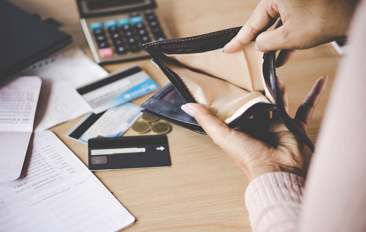 Η ανεργία μειώνεται μόνο για τους προνομιούχους