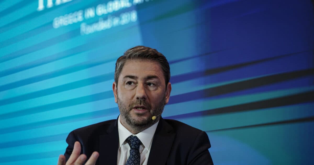 Η στρατηγική του ΠΑΣΟΚ: Επίθεση στη ΝΔ, σιωπή για ΣΥΡΙΖΑ