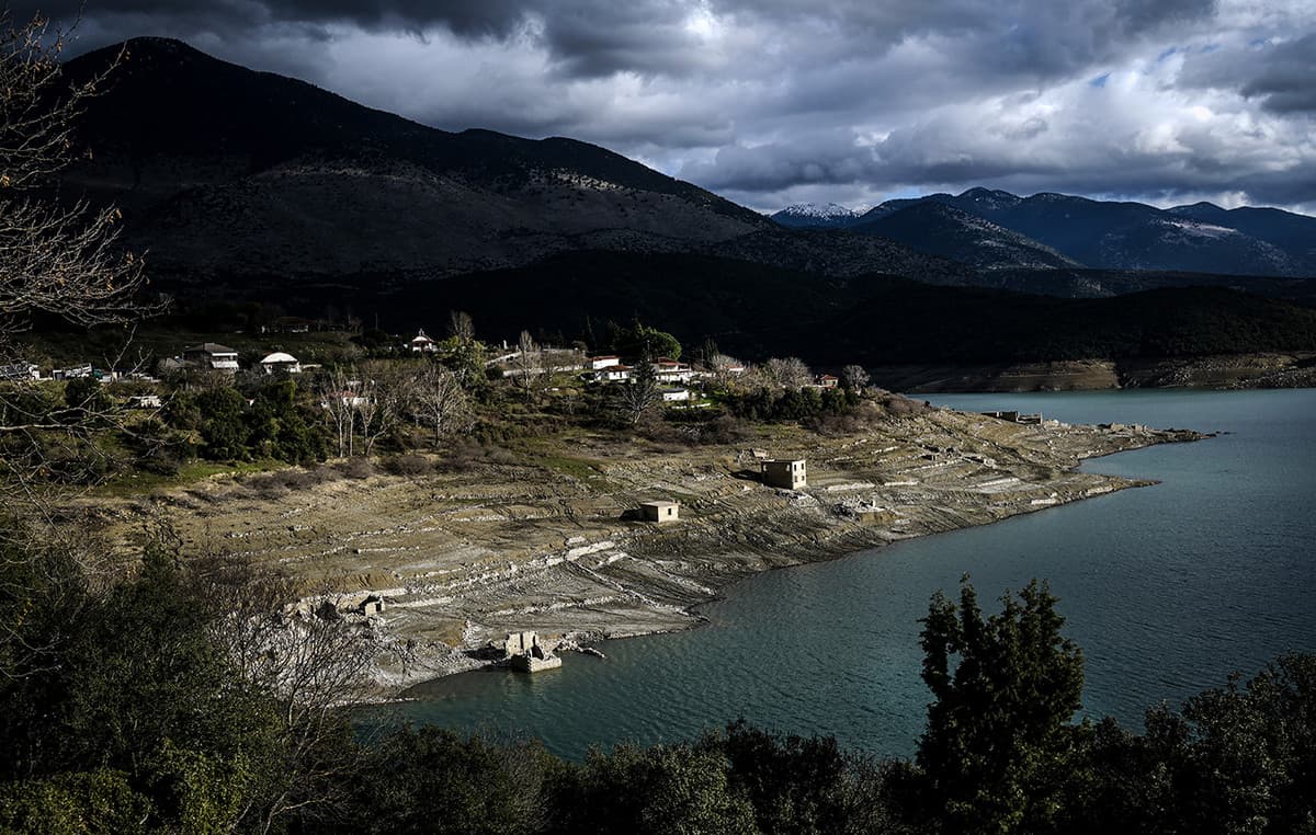 2,5 δισ. για το νερό: Ποιοι κερδίζουν από την κρίση;