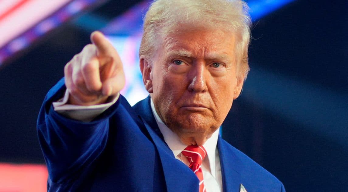 Τραμπ απειλεί με αντίποινα: Η Ευρώπη στη σκιά του δολαρίου