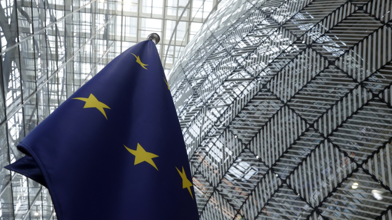 17 χώρες, ανάμεσά τους και η Ελλάδα, υψώνουν τείχος απέναντι στη γερμανική λιτότητα για τον προϋπολογισμό της ΕΕ
